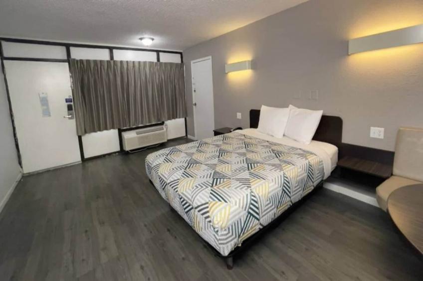 1 King Bed  Non-Smoking - foto 5