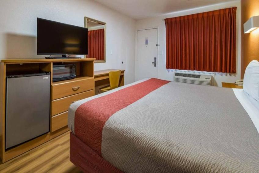 1 King Bed  Non-Smoking Micfridge - foto 22