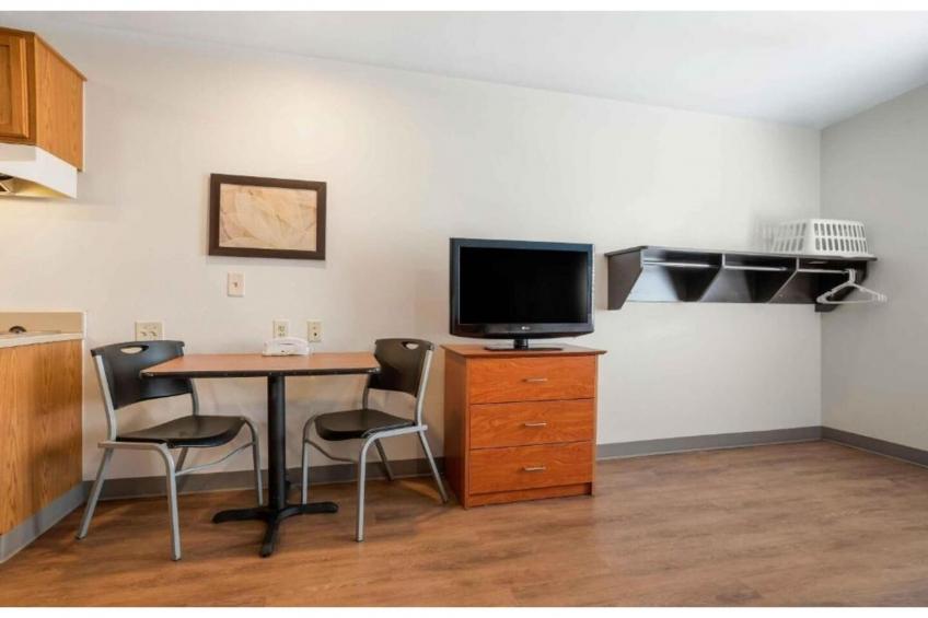 1 Full Bed  Non-Smoking Kitchen - foto 3