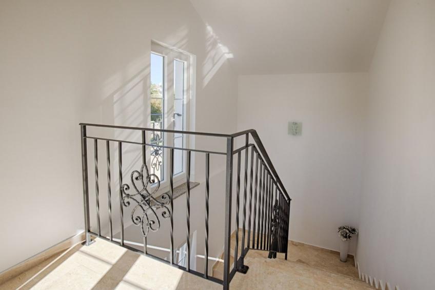 Luxuriöse Villa mit Pool, großem mediterranen Garten und Kinderspielplatz. - foto 19