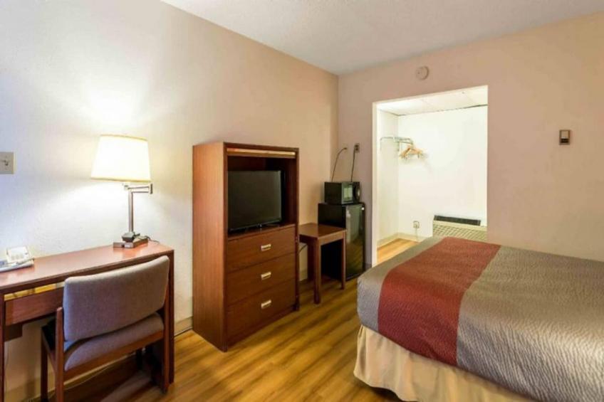 1 Queen Bed  Non-Smoking - foto 2