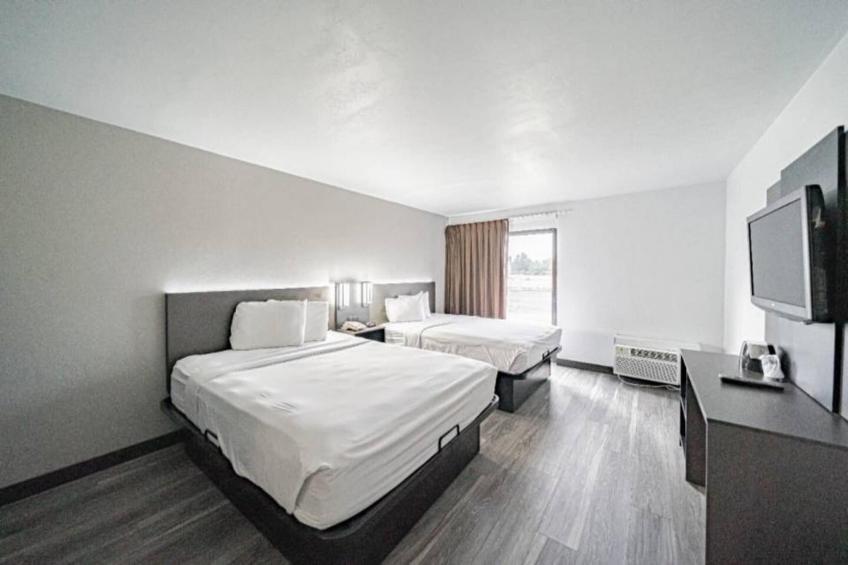 2 Queen Beds  Non-Smoking Kitchen - foto 29
