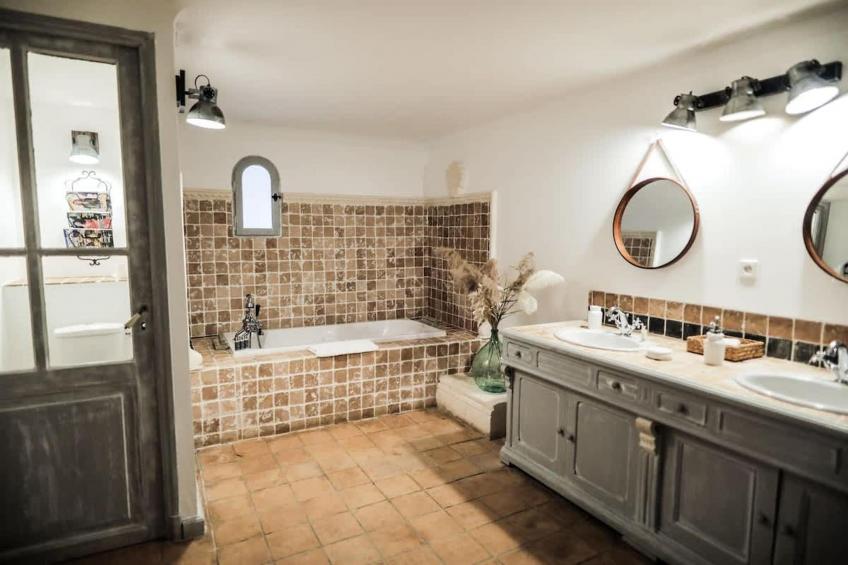 Charmant Mas Provençal avec piscine et jacuzzis - foto 60