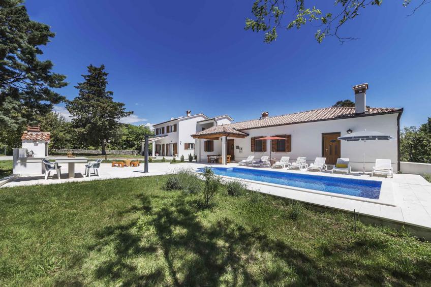 Holiday house with large estate - BF-7TFR