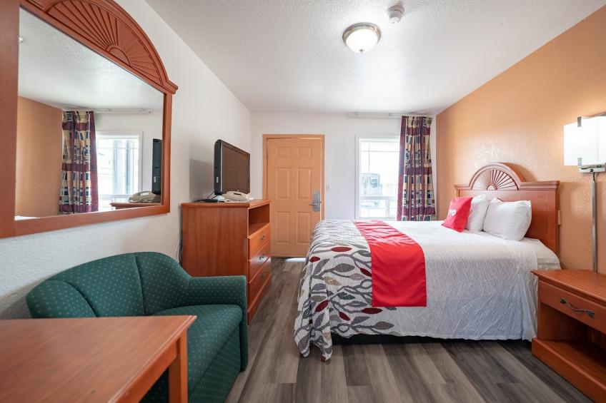 Premium Queen Bed with Kitchenette - foto 25