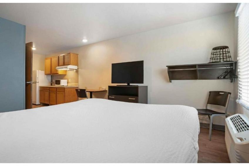 1 Full Bed | Non-Smoking, Kitchen - foto 16