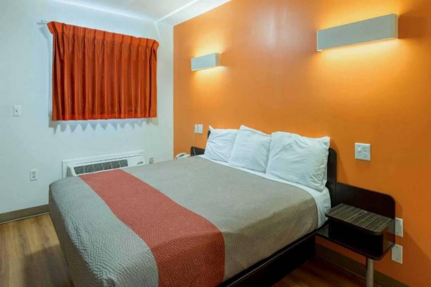 1 King Bed  Non-Smoking Micfridge - foto 7