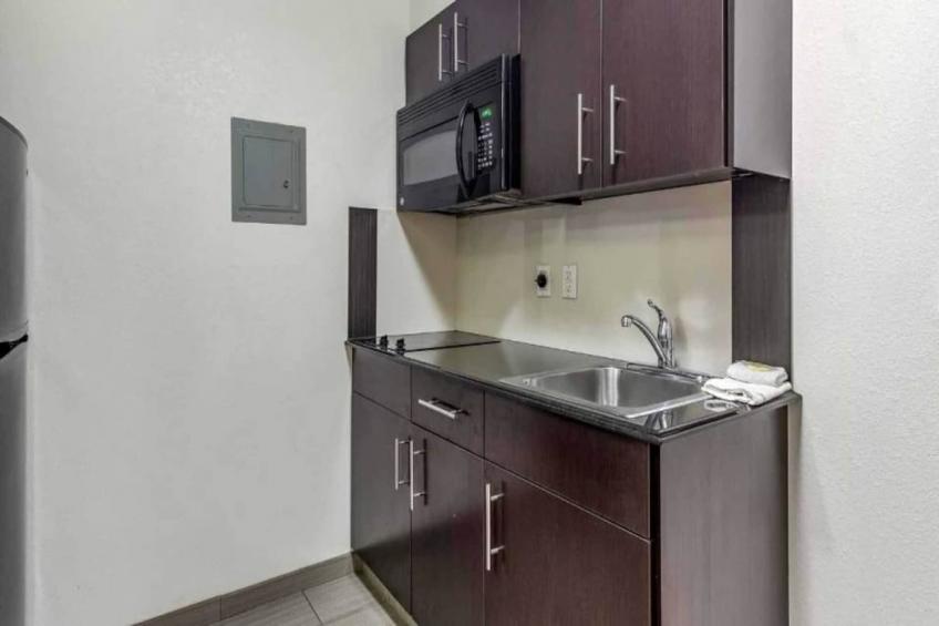 1 Queen Bed  Non-Smoking Kitchen - foto 4