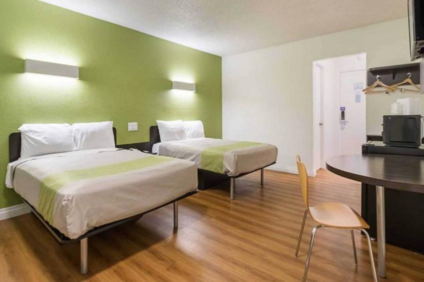 2 Full Beds  Non-Smoking Micfridge - foto 6
