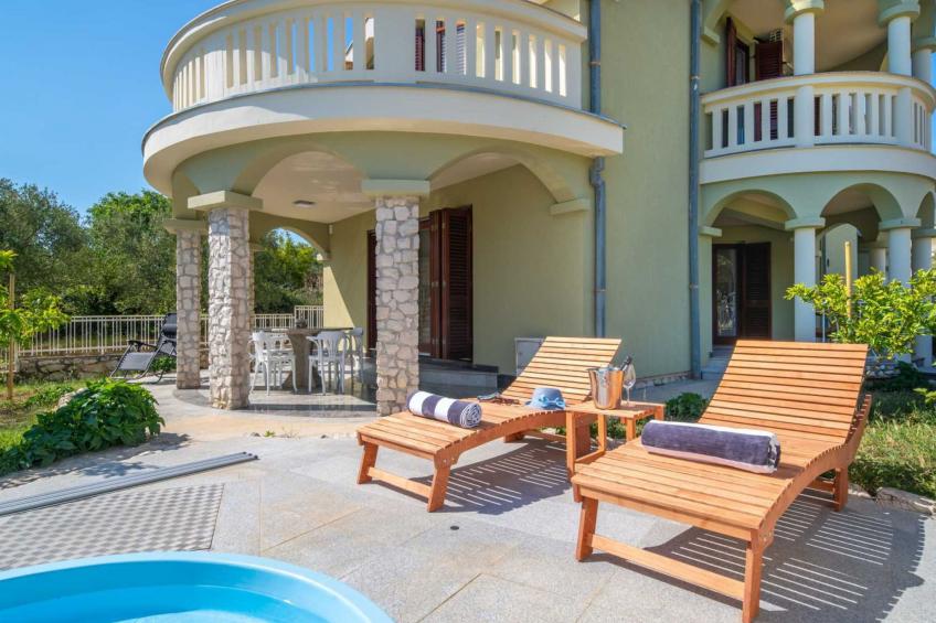 Charming Villa Rea, 8+2 with heated pool