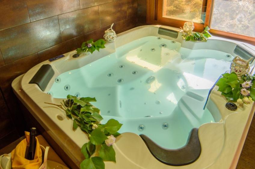 Das Upside Down House mit Whirlpool-Badewanne - foto 2