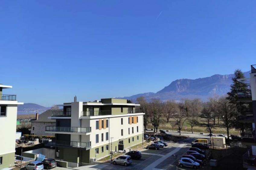 Charmant 2 Pièces à 300m à Pied Du Lac Du Bourget!