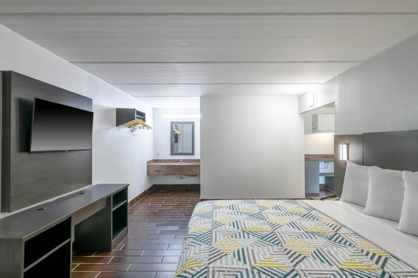 1 King Bed  Smoking Kitchen - foto 12