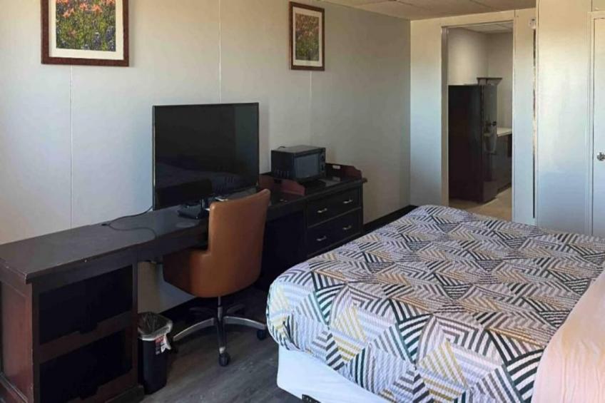 1 King Bed  Non-Smoking Kitchen - foto 5