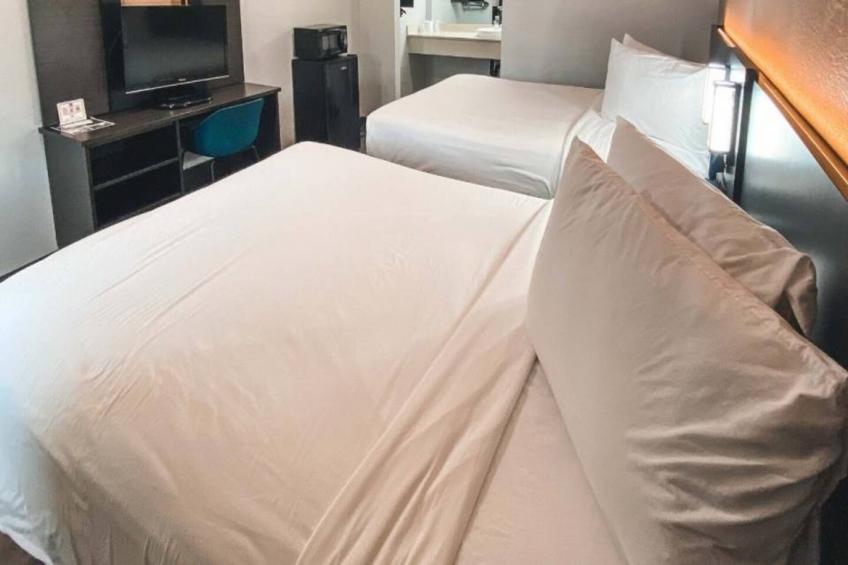2 Queen Beds  Non-Smoking Kitchen - foto 5