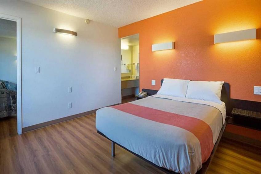 1 Queen Bed  Non-Smoking - foto 10