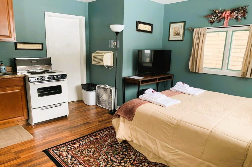 Queen Bed Riverfront with Kitchenette - foto 15