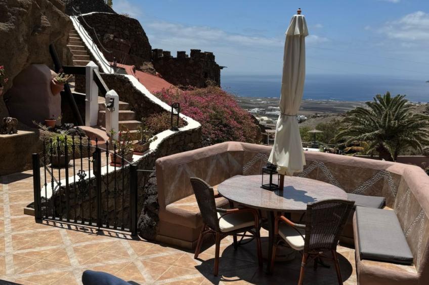 Schlafen in einer vulkanischen Höhle