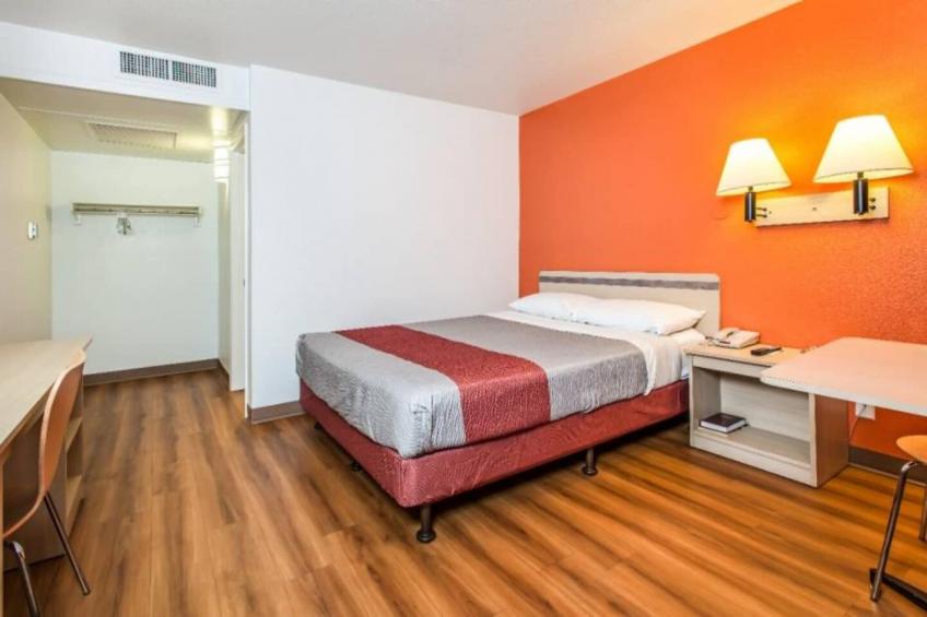 1 Queen Bed  Non-Smoking - foto 17
