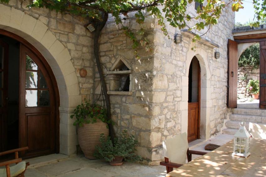 in Douliana mit Großem Balkon