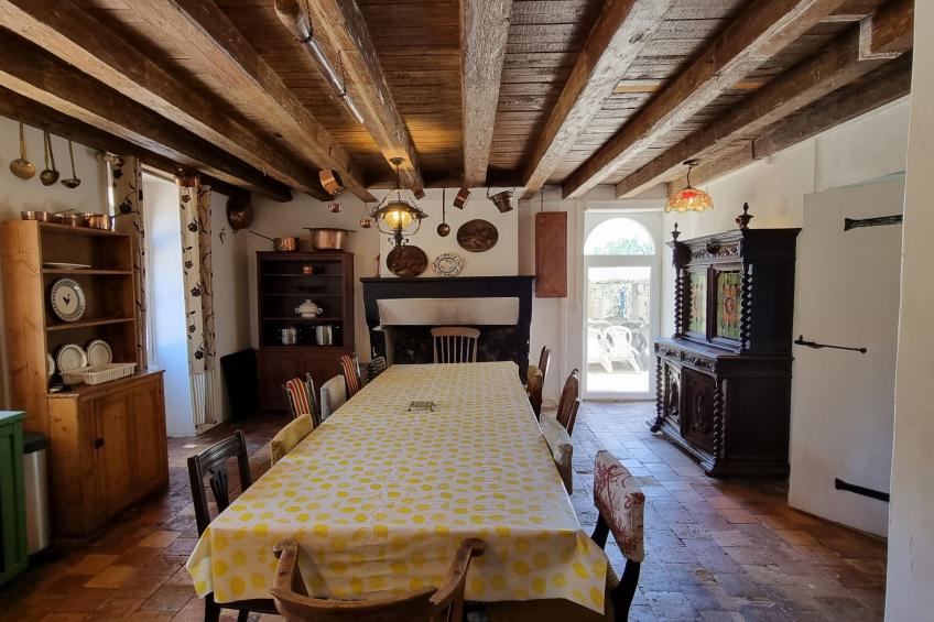 8-Zimmer-Schloss mit Pool und eigenem Park - foto 19