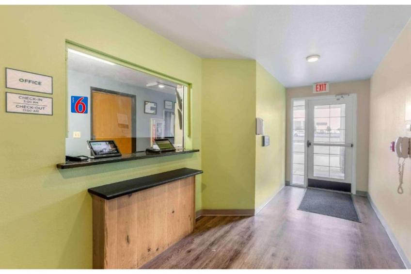 2 Queen Beds  Non-Smoking Kitchen - foto 26