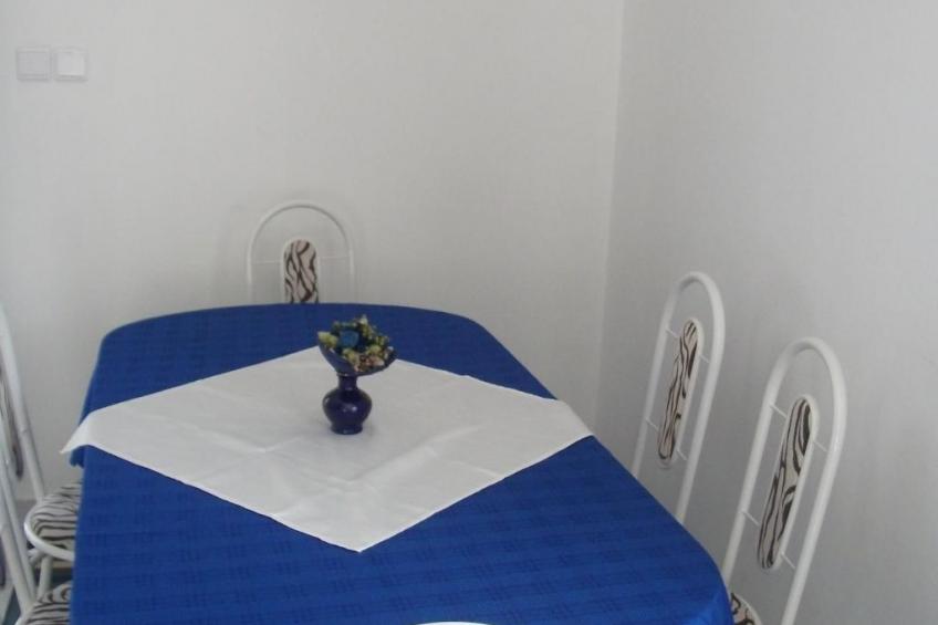 mit Terrassen, Balkonen sowie Parkplatz - foto 2