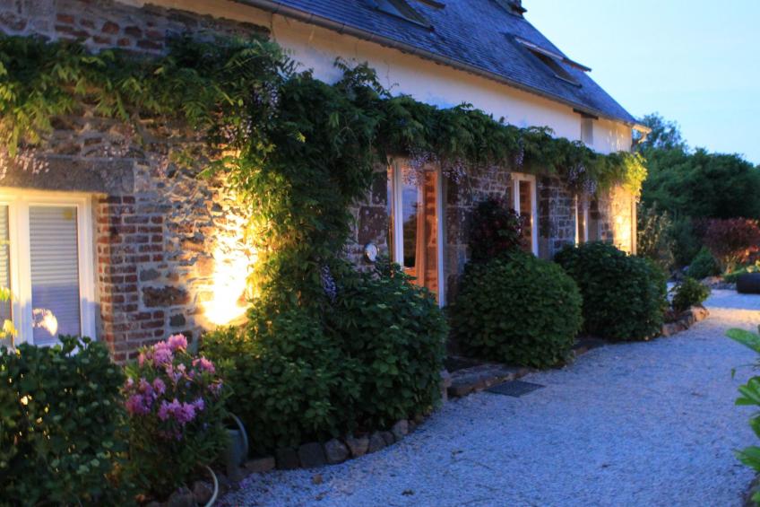 in Sourdeval Les Bois mit Garten - foto 24