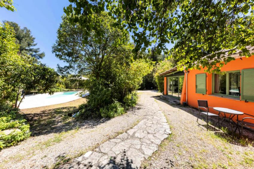 06bv : Cottage Au Calme Avec Piscine