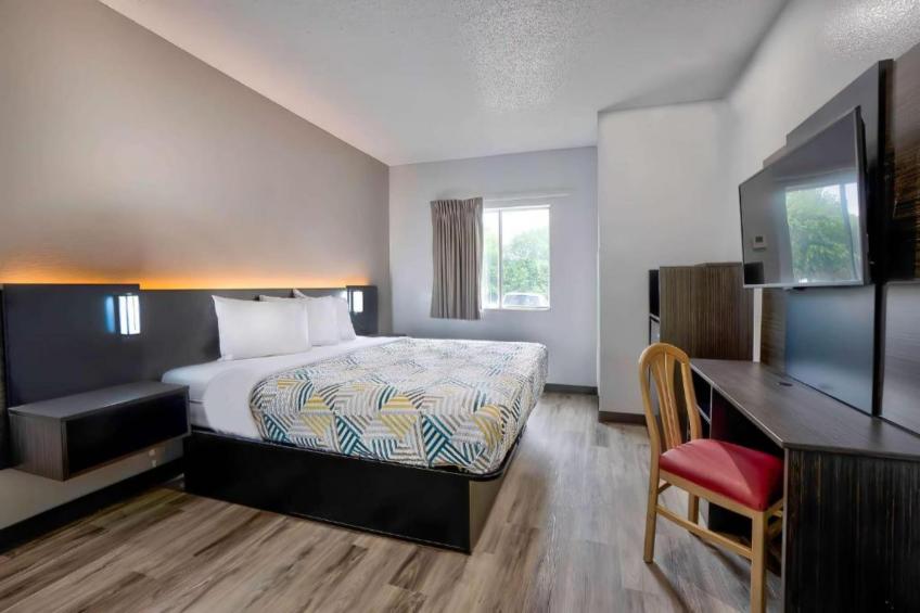 1 King Bed  Mobility Accessible Tub Nsmk - foto 7