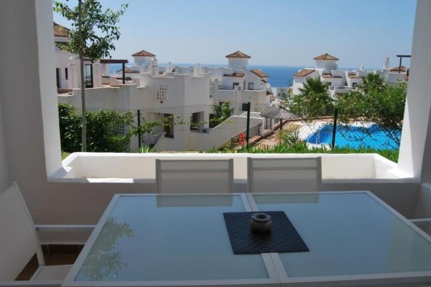 Helle, modernisierte Wohnung mit mehreren Pools - foto 9