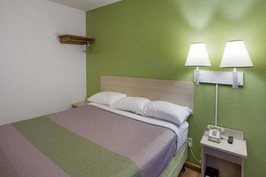 1 King Bed  Non-Smoking Mini Fridge - foto 5