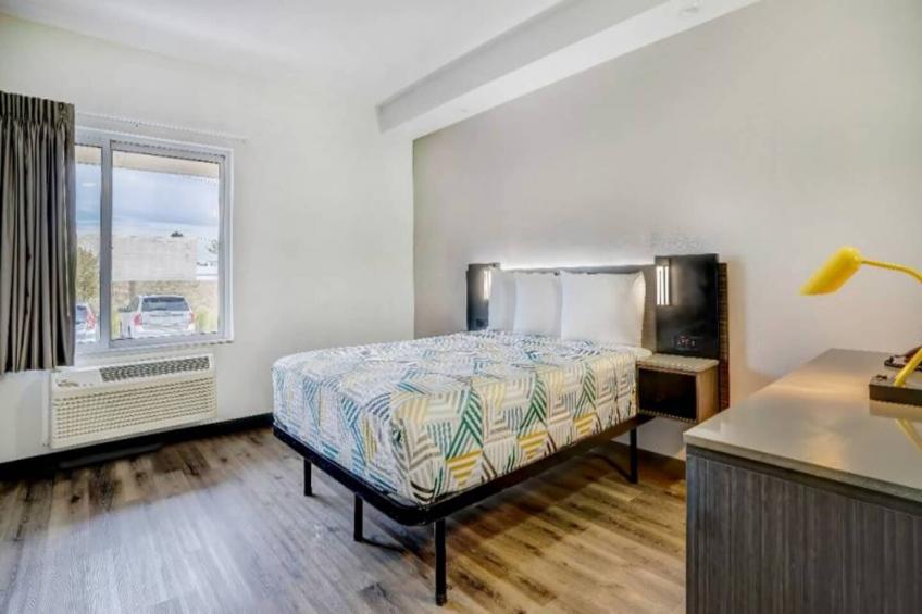 1 Queen Bed  Hearing Accessible Nsmk - foto 4