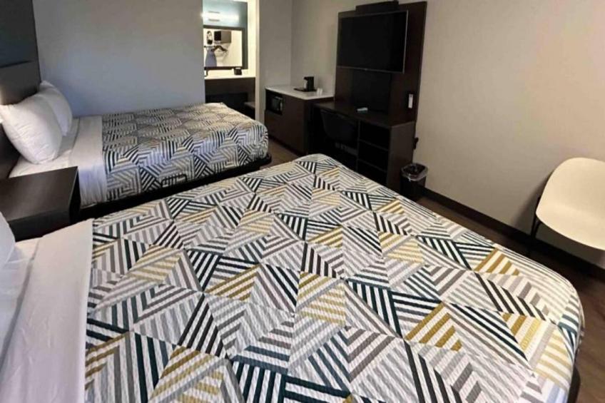 1 King Bed  Non-Smoking Micfridge - foto 2
