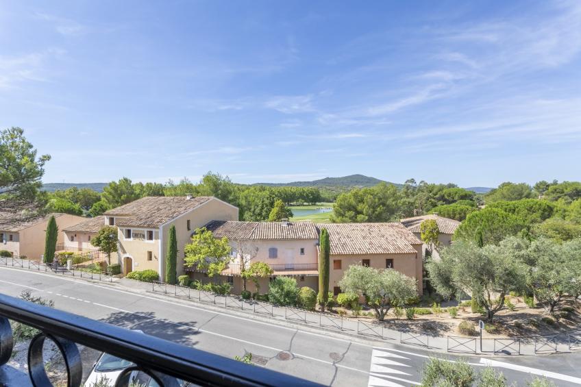 Pierre & Vacances Village Pont Royal en Provence Apartment 5 people - 1 bedroom - Balcony or terrace - foto 20