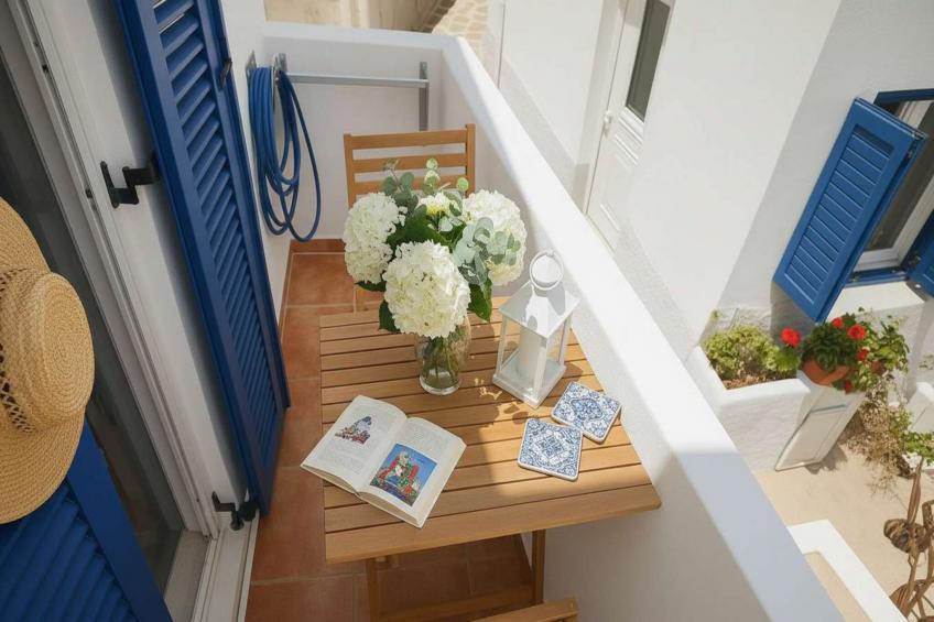 Picturesque Paros White House with Balcony Views - foto 16