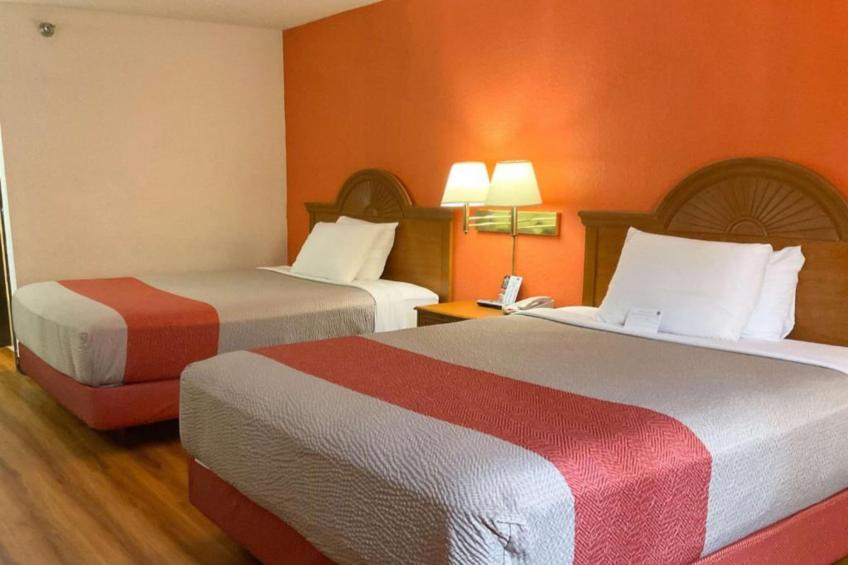 2 Full Beds  ADA/Tub - foto 2