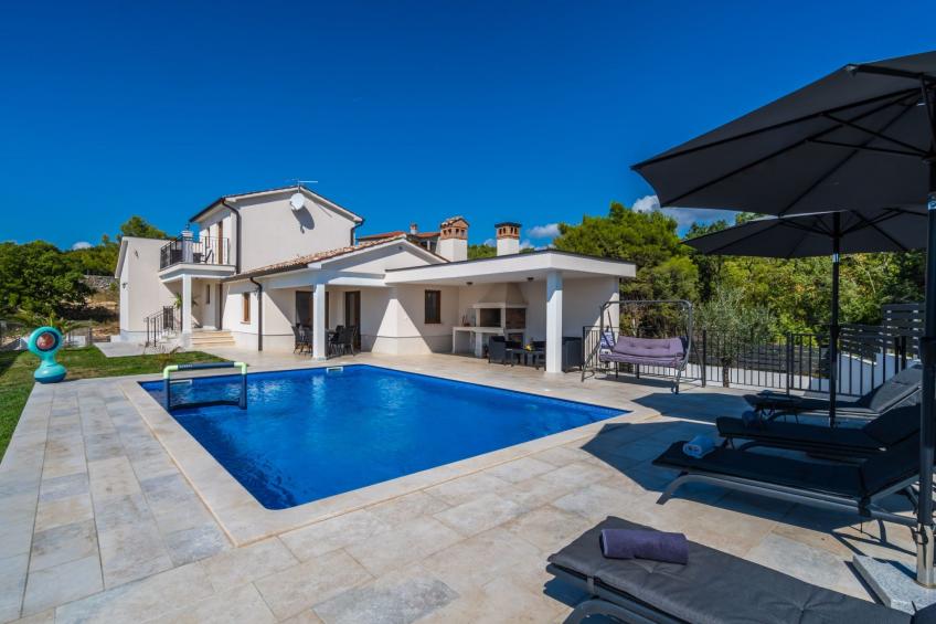 Elegantes Escape mit Pool und Panoramablick - foto 4