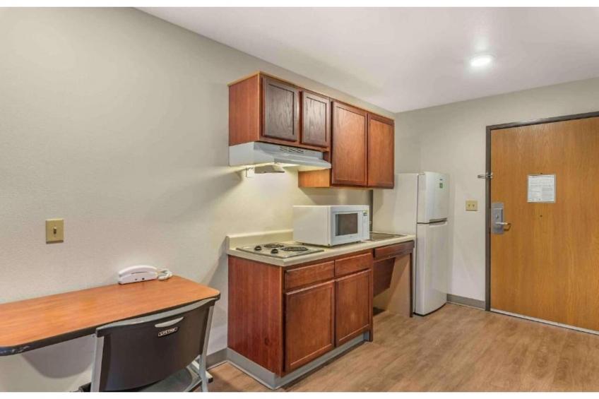 1 King Bed | Hearing Accessible, Kitchen - foto 27