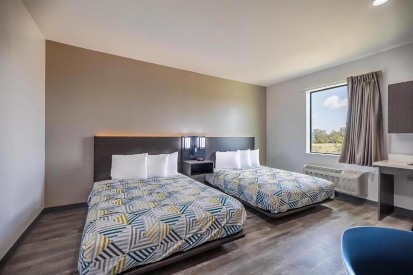 2 Queen Beds  Non-Smoking Kitchen - foto 7
