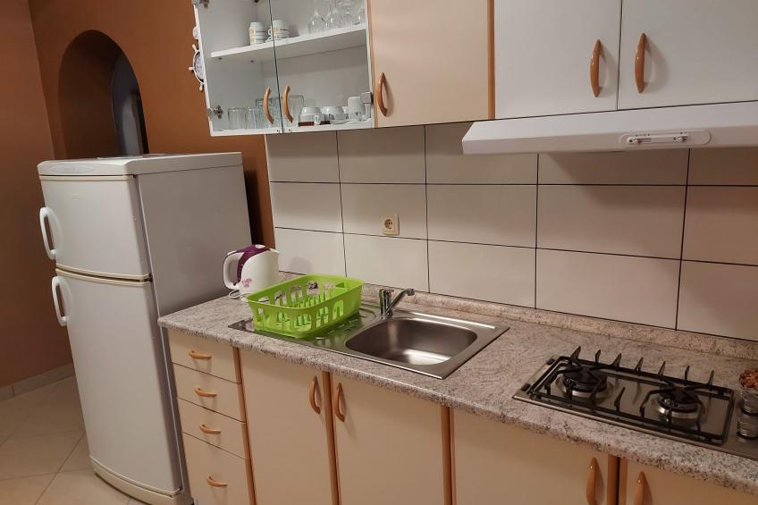 Wohnung in Pirovac mit Terrasse, Garten und Grill - foto 2