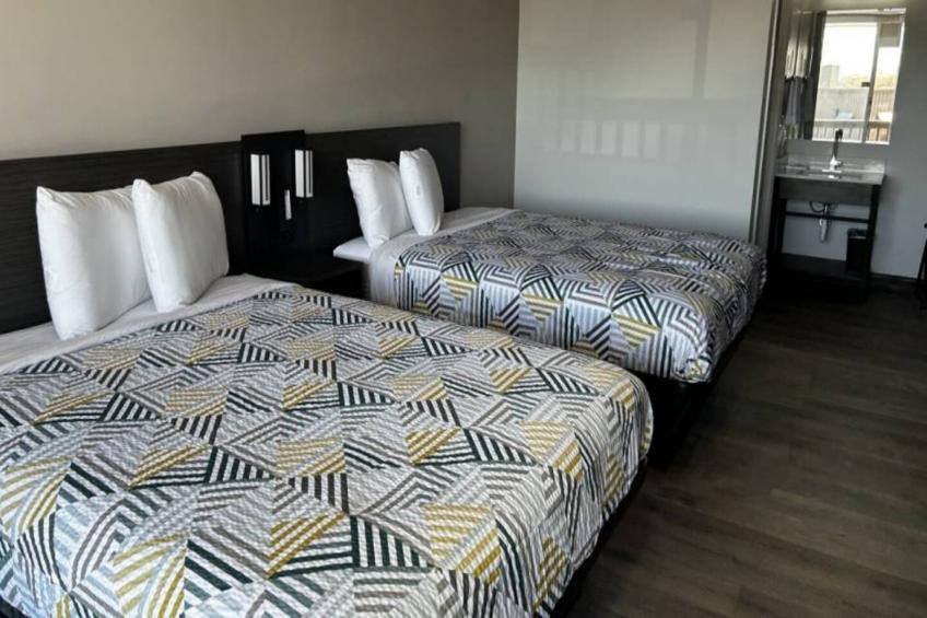 2 Queen Beds  Non-Smoking Micfridge - foto 3