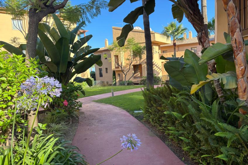 3-Bedroom Apartment with Sea & Mountain Views - foto 27