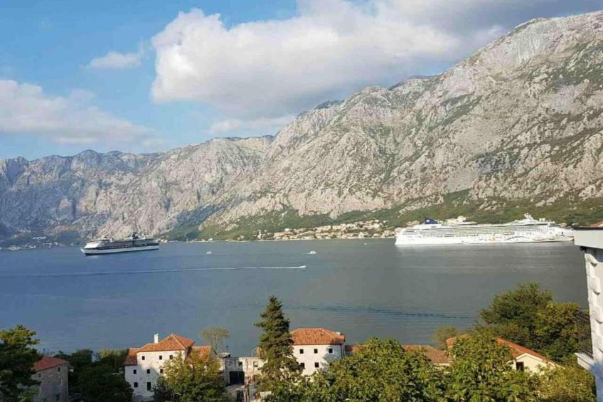 Charming Kotor Bay Retreat Just Steps from the Beach - Two Bedroom Apartment With Sea View - foto 21