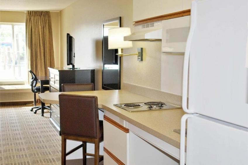 1 Queen Bed  Non-Smoking Kitchen - foto 9