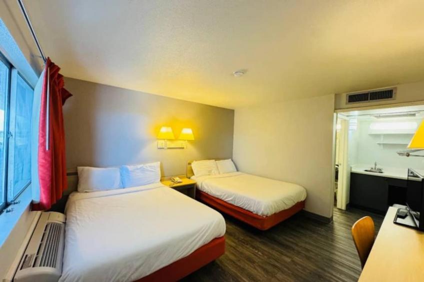 2 Full Beds  Suite Non-Smoking Kitchen - foto 27