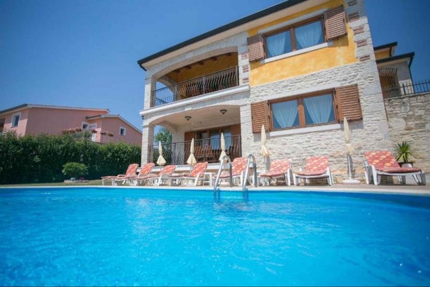 Villa with pool and garden terrace - BF-ZTC2H