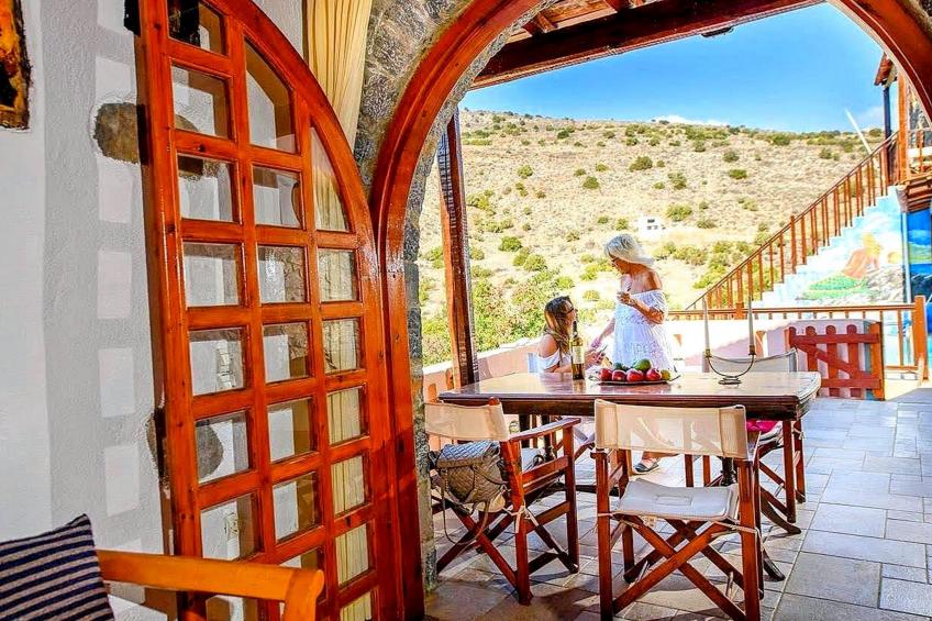 Kretisches Steinhaus mit Gemeinschaftspool