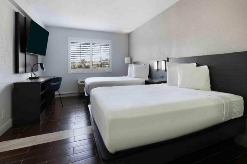 2 Queen Beds  Suite Non-Smoking Hot Tub - foto 11