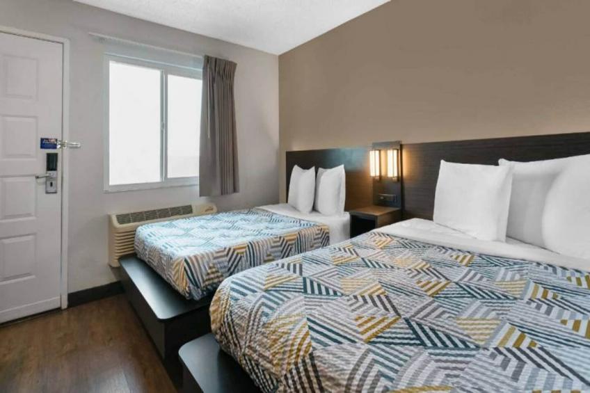 2 Full Beds  Non-Smoking Micfridge - foto 7
